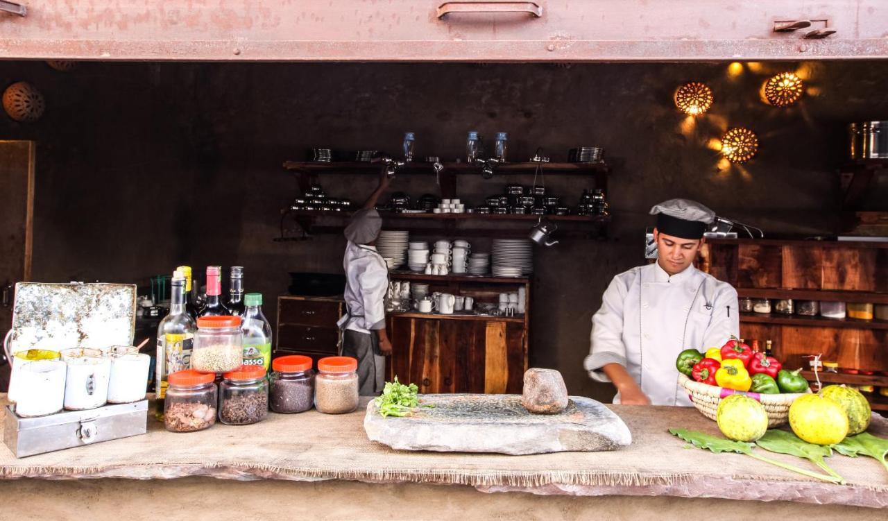 Brij Lakshman Sagar, Pali - Small Luxury Hotels Of The World Raipur  エクステリア 写真